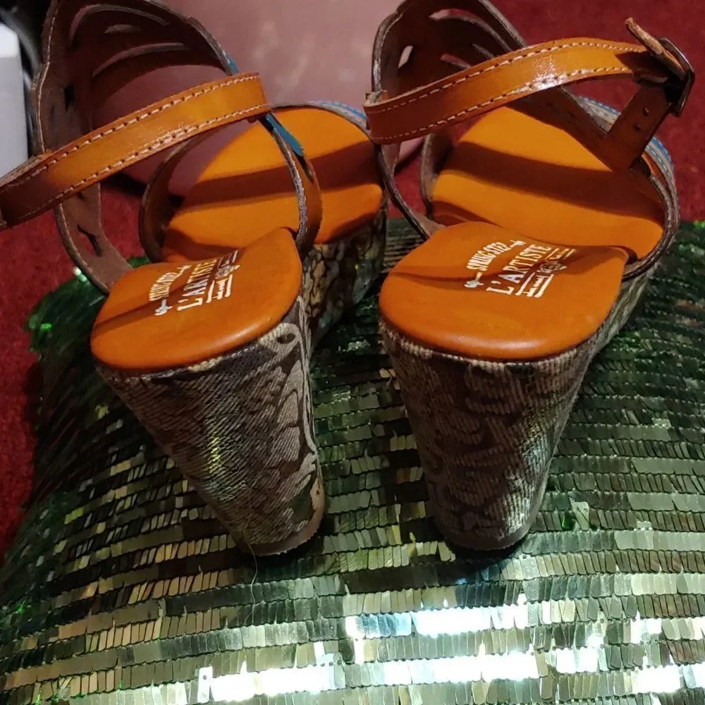 L'artise spring step sandals,soft buttery leather!!!